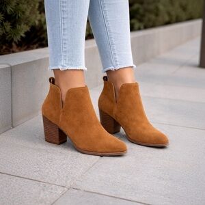 Marc Fisher Suede Ankle Booties NIB Size 6.5 | 2.5" Stacked Heel